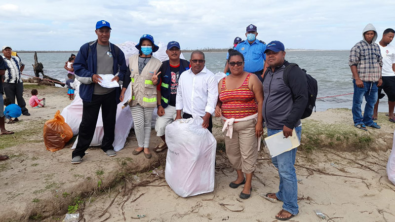pescadores-reciben-bono-de-pesca-costa-caribe